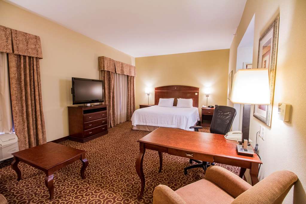 Hampton Inn & Suites Oklahoma City - South Room photo